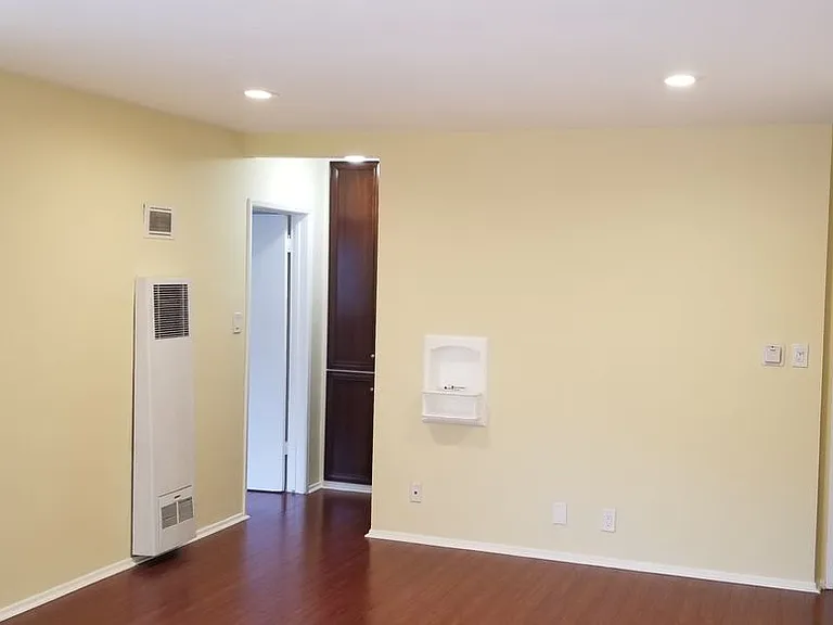 5950 Carlton Way #13 — Photo 8