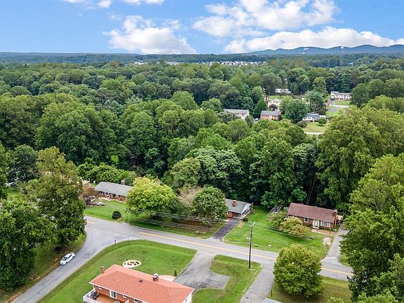 3rd image of 1395 Rainbow Forest Dr