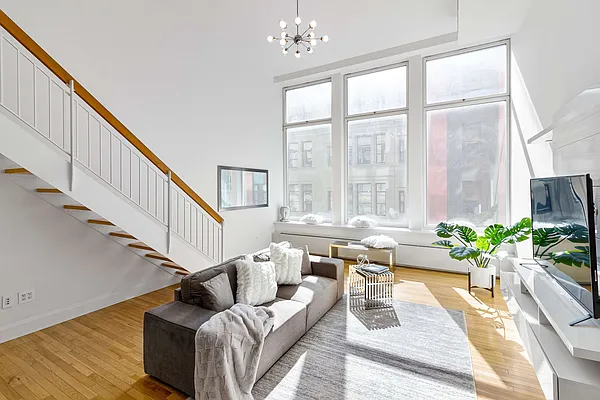 Sold by SR8 REALTY LLC | media 1