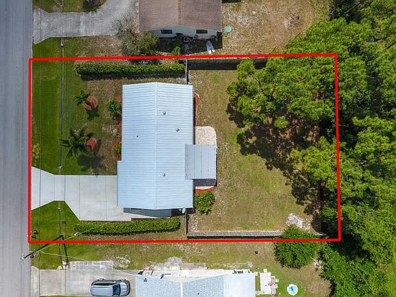 5th image of 317 SE Thanksgiving Ave