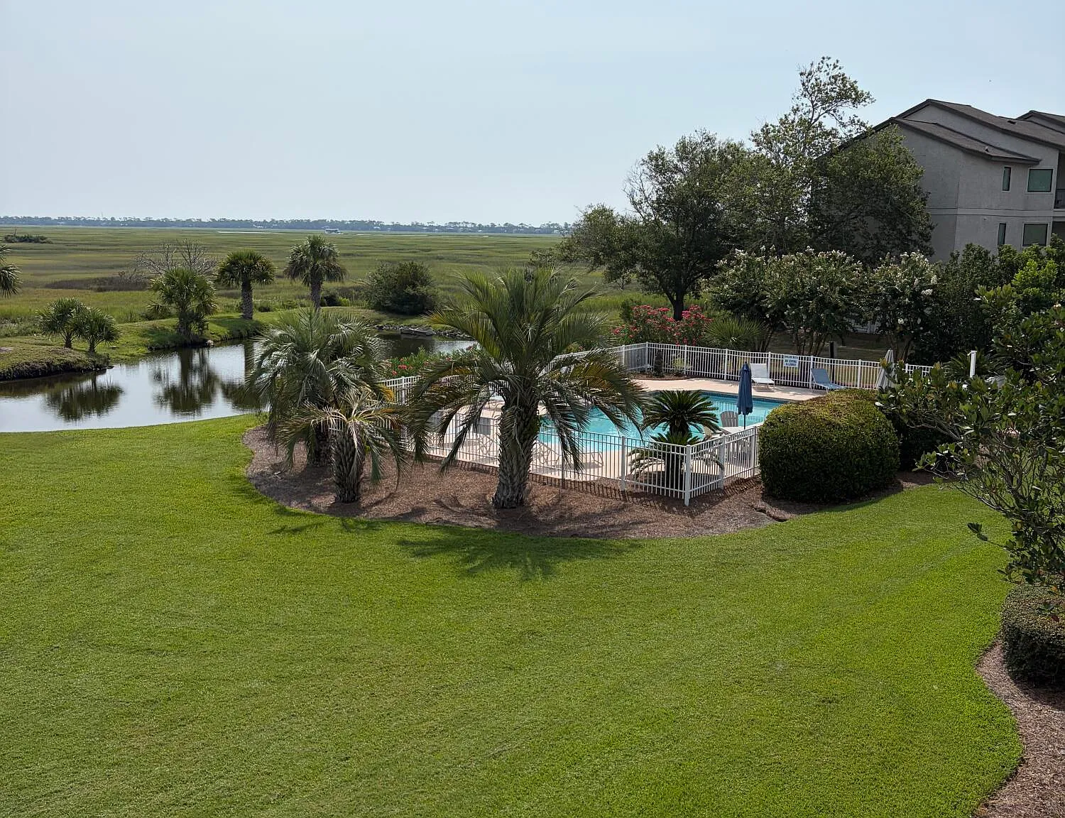 3 bed, 3.0 bath, 1450 sqft, $3,000 — Photo 2