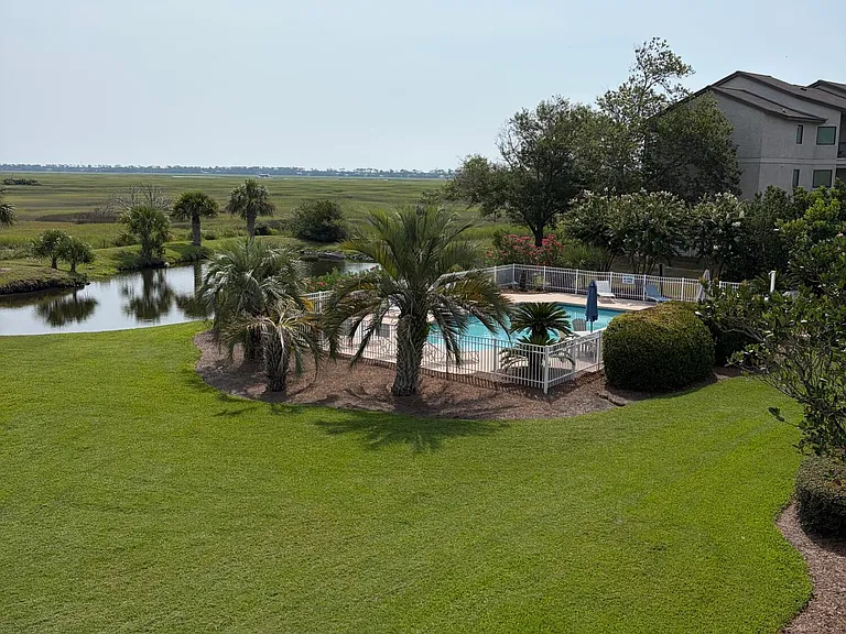 206 N Windward Dr — Photo 2
