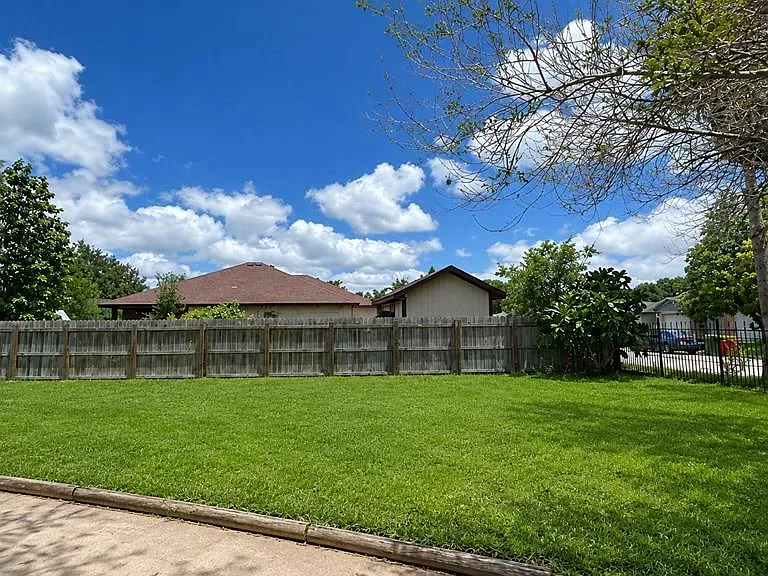 5111 Jovan Cir — Photo 13