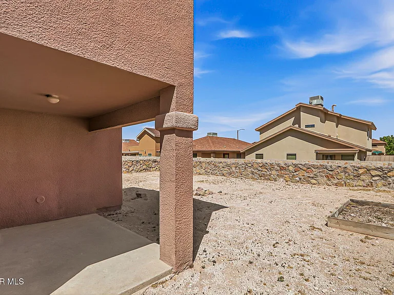 2300 Glitter Point — Photo 39