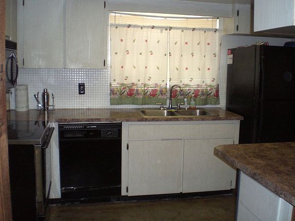 Dining to Kitchen