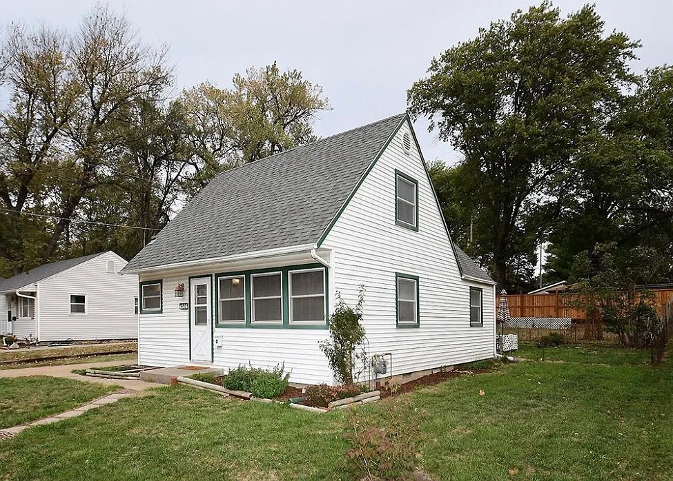 4 bed, 1525 sqft, $1,749 — Photo 2