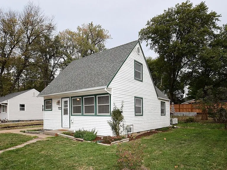 4526 Randolph St — Photo 2