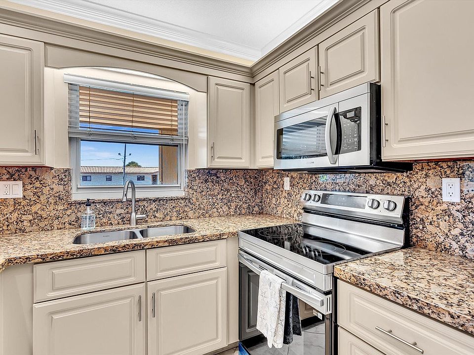 1st image of 333 SE 20th Ave #2