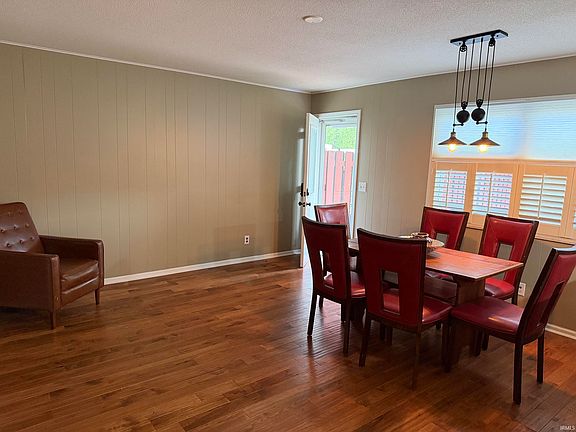 5th image of 207 S Forest Dr