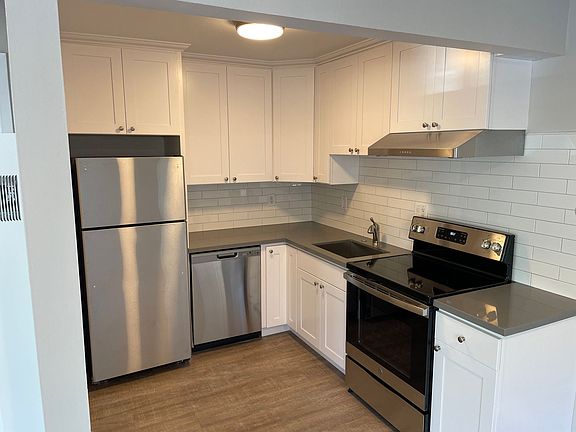 2nd image of 220 Peninsula Ave #6
