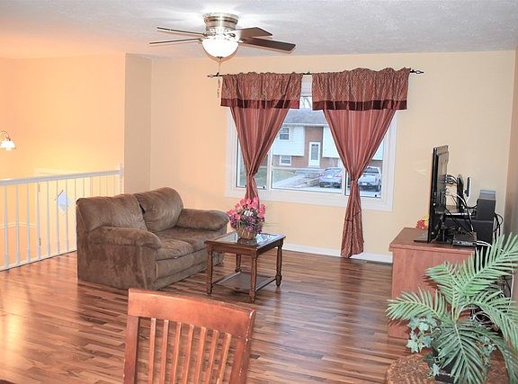 3rd image of 1471 Hillcrest Ave