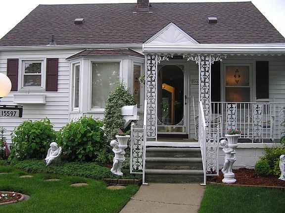 4th image of 15597 Meyer Ave