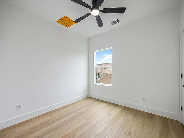 4804 Carmen St #B — Photo 16
