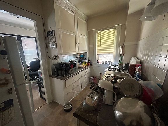 4th image of 913 E Kilbourn Ave APT 8