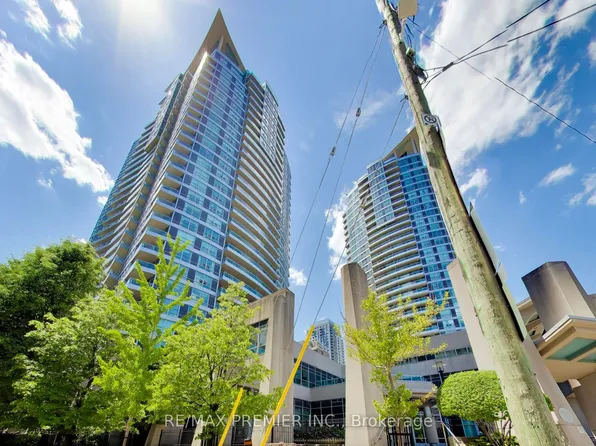 33 Elm Dr W #612, Mississauga, ON L5B 4M2