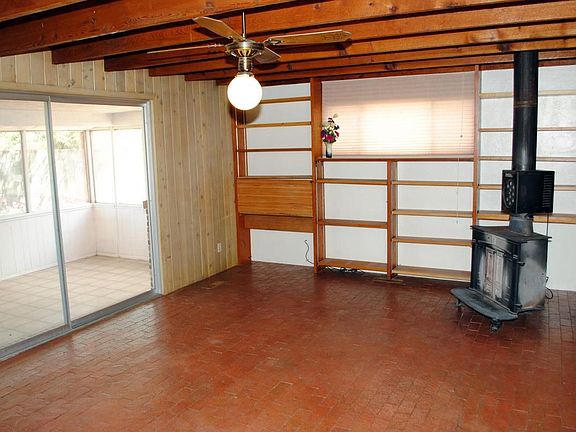 3rd image of 1213 Dakota St NE
