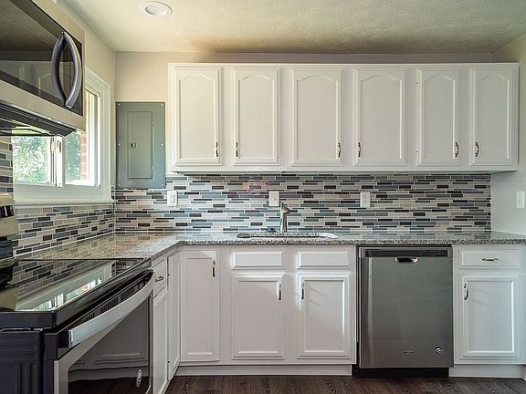3rd image of 5236 Mystic Dr