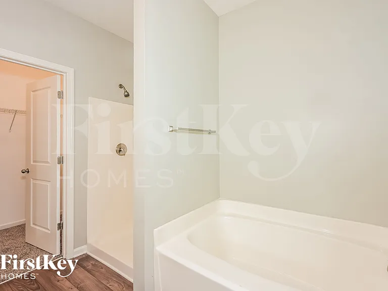 975 Treymont Way — Photo 13