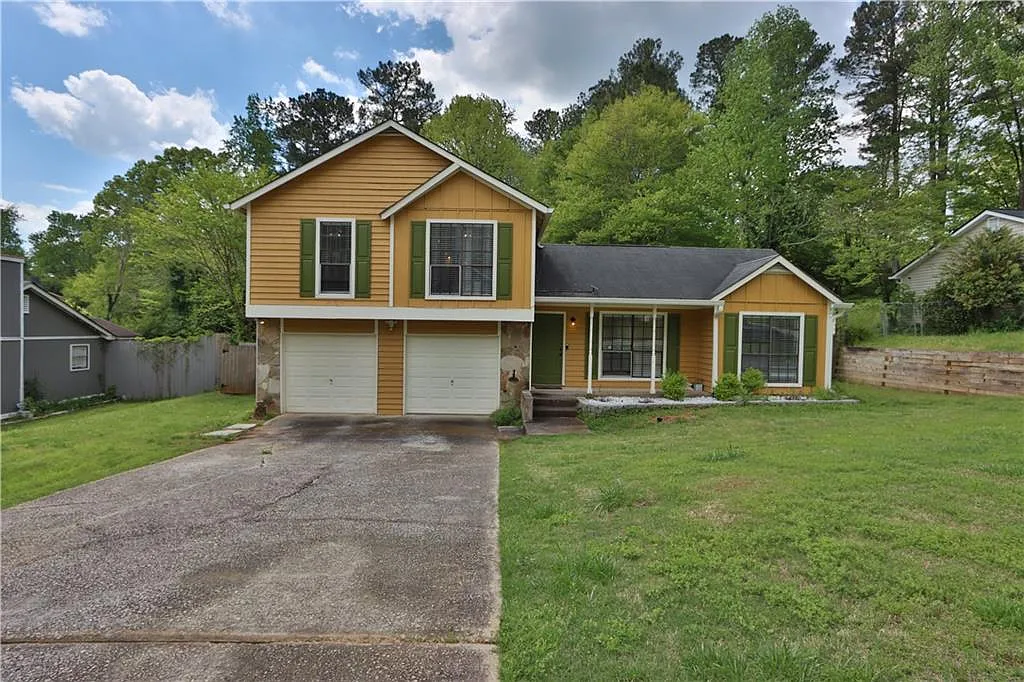 2563 Mistletoe Ln photo 1