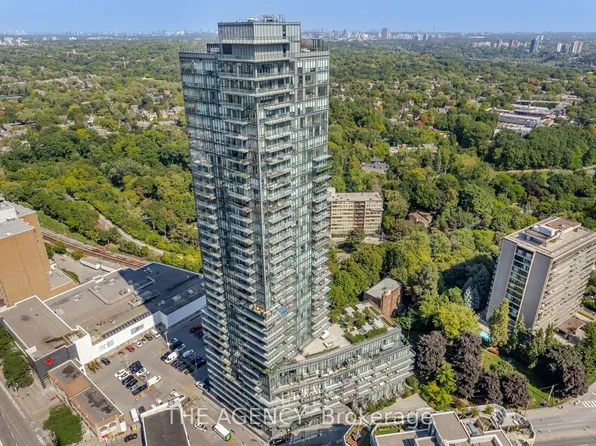 825 Church St #105, Toronto, ON M4W 3Z4