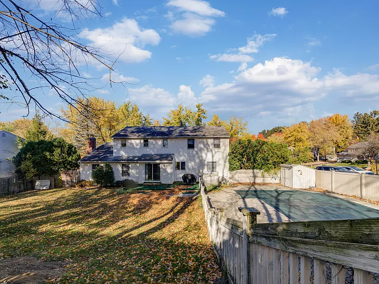 13 Cloverfield Dr — Photo 43