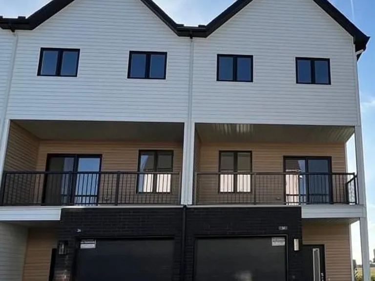 1595 Capri Cres #34 — Photo 1