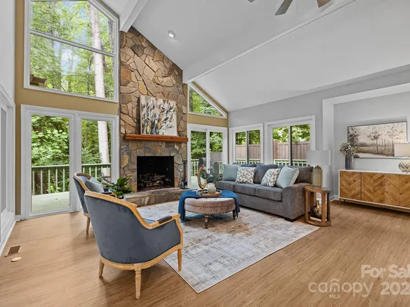 7515 Pewter Ln, Charlotte, NC 28270