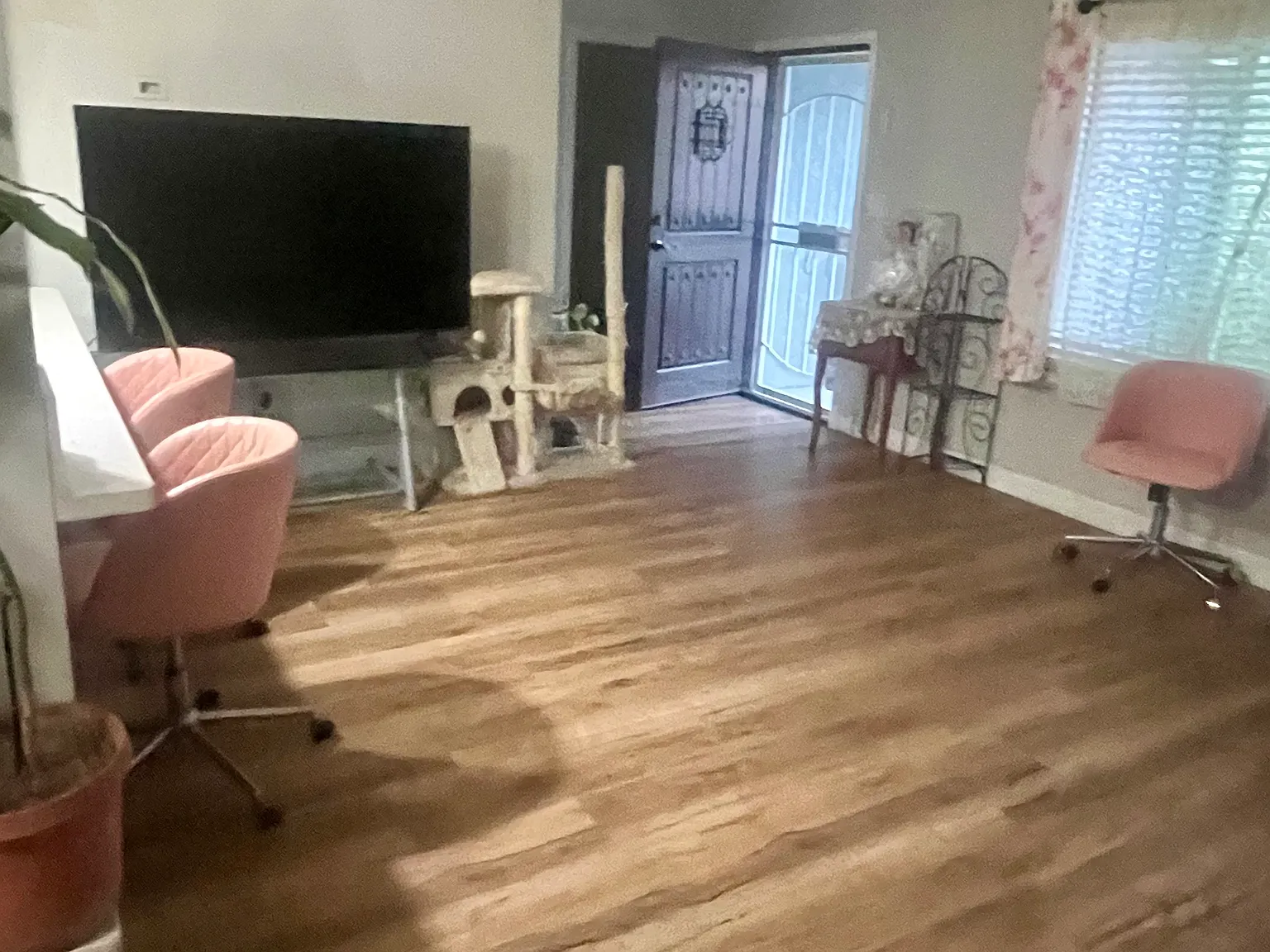 3 bed, 1078 sqft, $3,200 — Photo 2