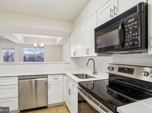 5708 Chapman Mill Dr APT 210, Rockville, MD 20852