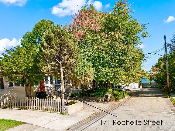 2nd image of 171 Rochelle S