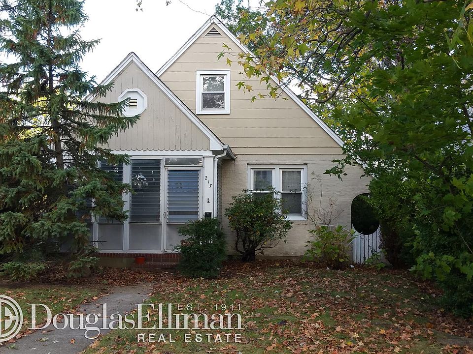 1st image of 217 Bedell St