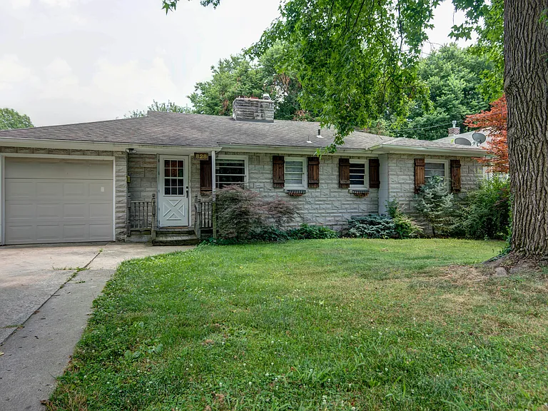 828 S Rogers Ave — Photo 1