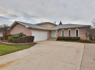 6112 Heron Dr, Oak Forest, IL