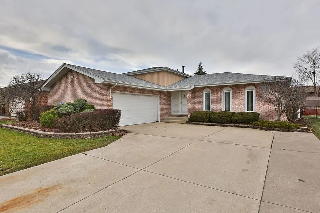 6112 Heron Dr photo 1