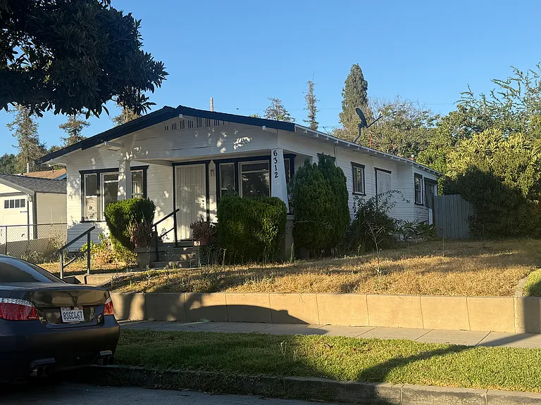 6312 Pierce Ave — Photo 2
