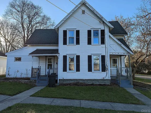 213 3rd St, Canastota, NY 13032
