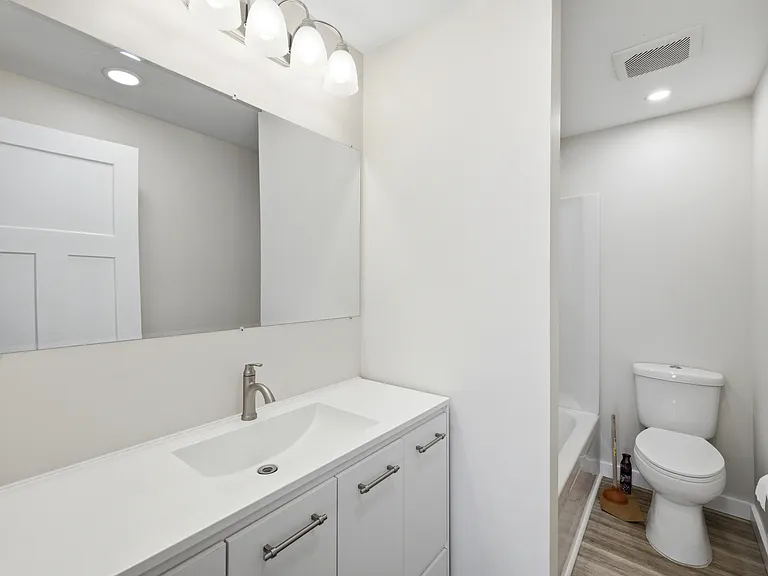 210 S Berrien St — Photo 5