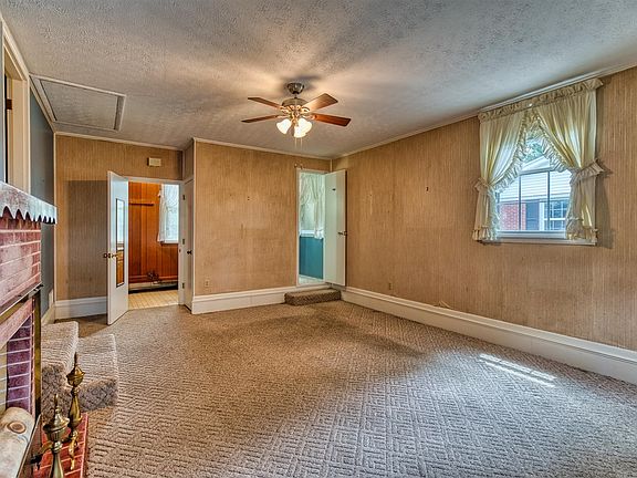 4th image of 103 Poplar St