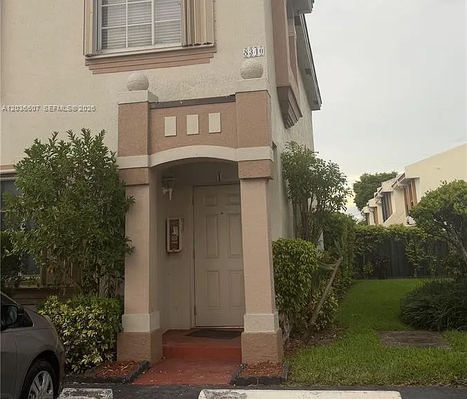 8340 NW 10th St #1G — Photo 2