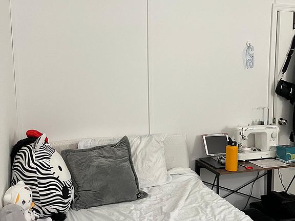 4th image of 50 W 34th St APT 23B06