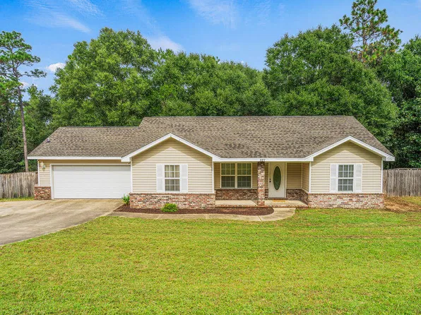 327 Lakeview Dr, Crestview, FL 32536