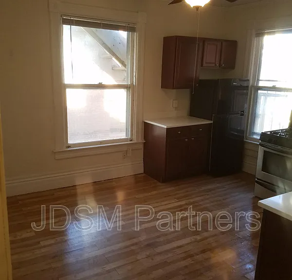 1260 Vine St #4 — Photo 3