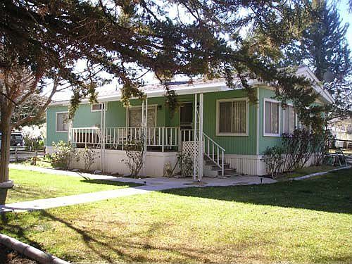 Luxurious front yard