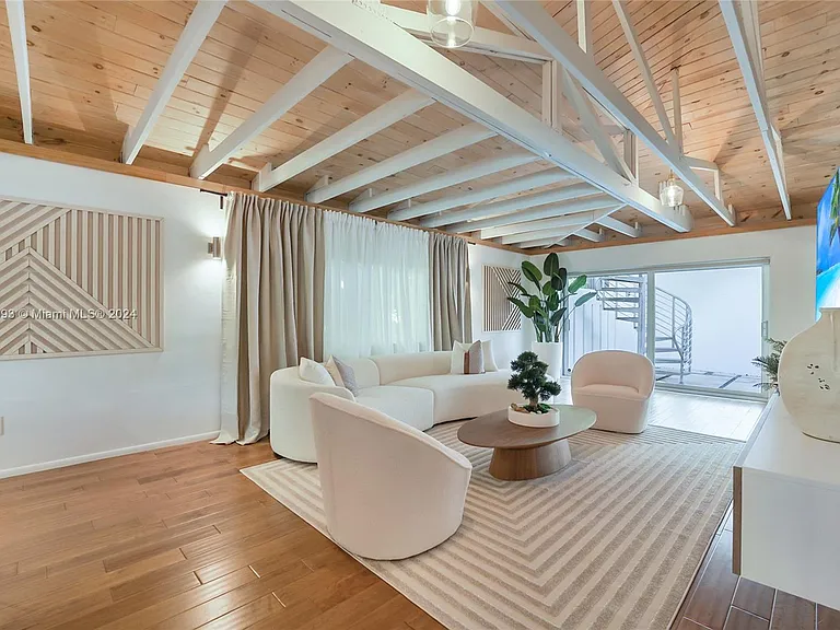 5910 N Bayshore Dr — Photo 14