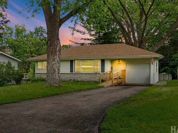 4209 Ponca St, McHenry, IL 60050