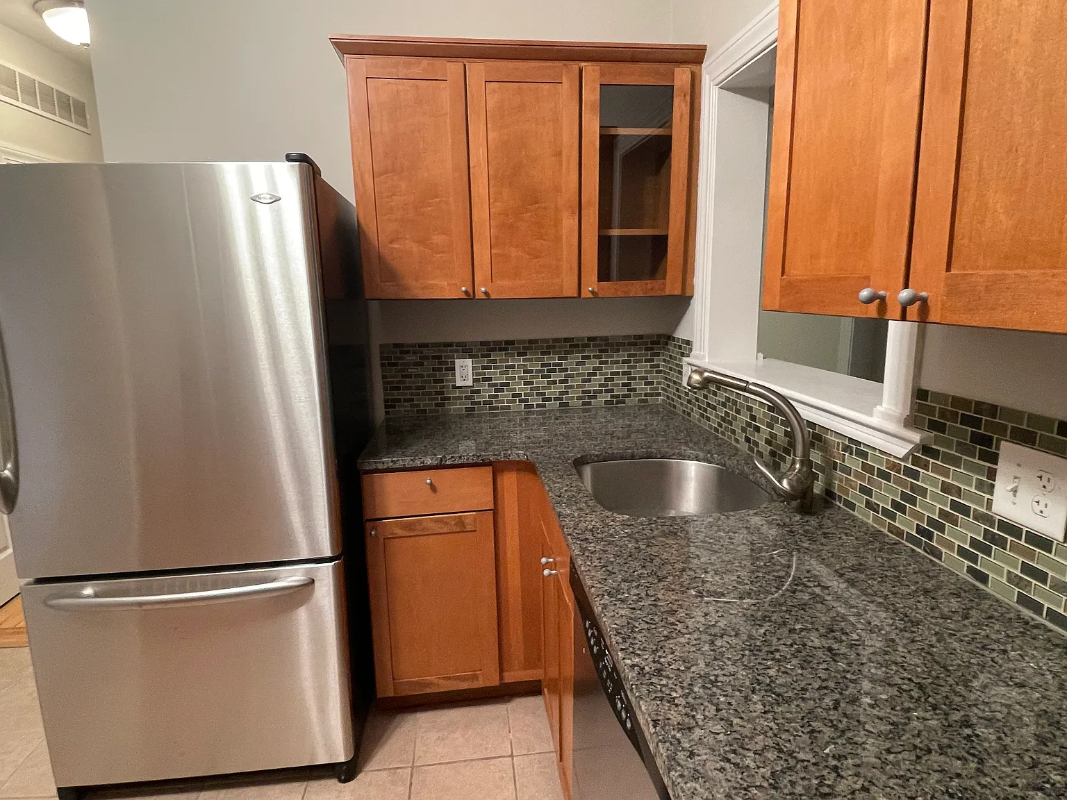 4 bed, 2000 sqft, $7,600 — Photo 2