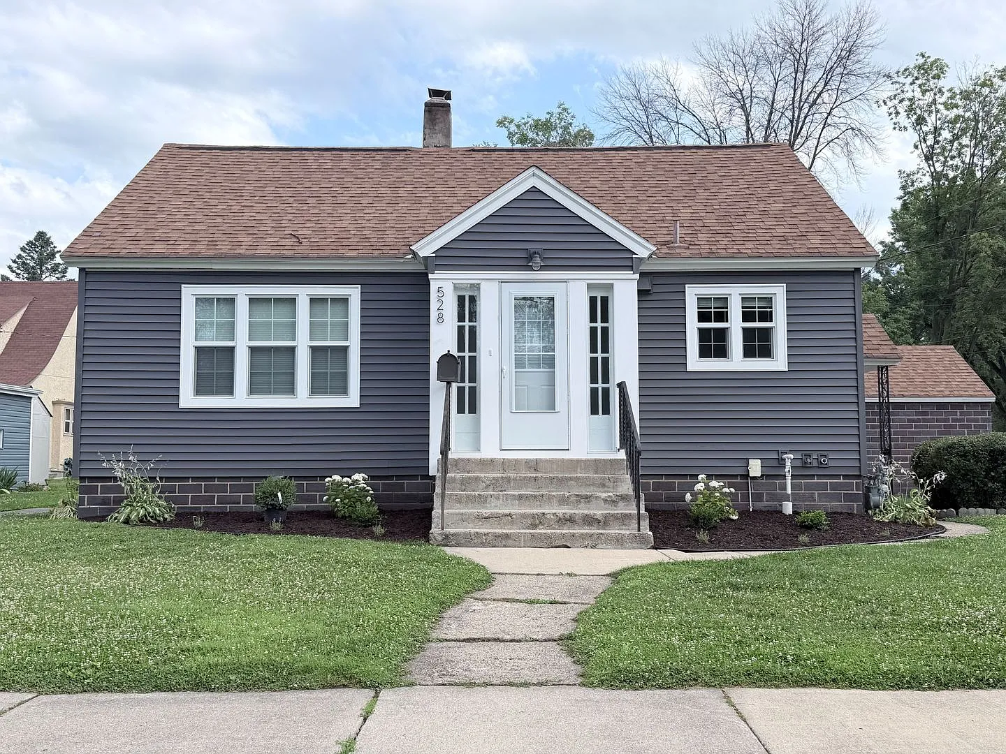 Newly Renovated 2 Bedroom House 1 bath House in Faribault! — Photo 1