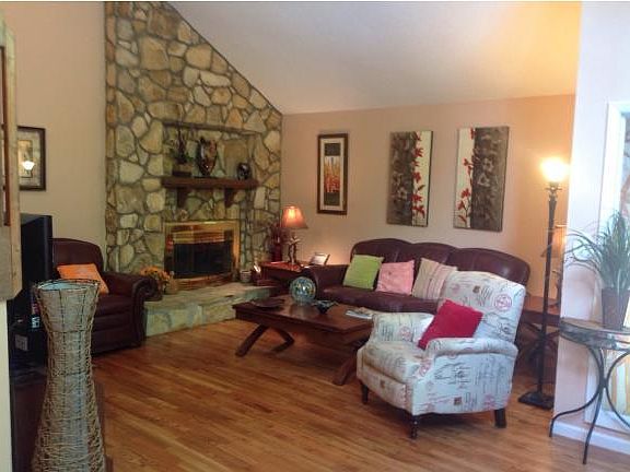 3rd image of 2804 Oak Cliff Ct