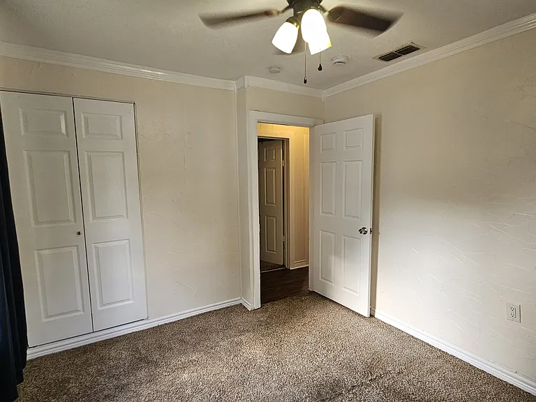 416 Hayes Ct — Photo 9