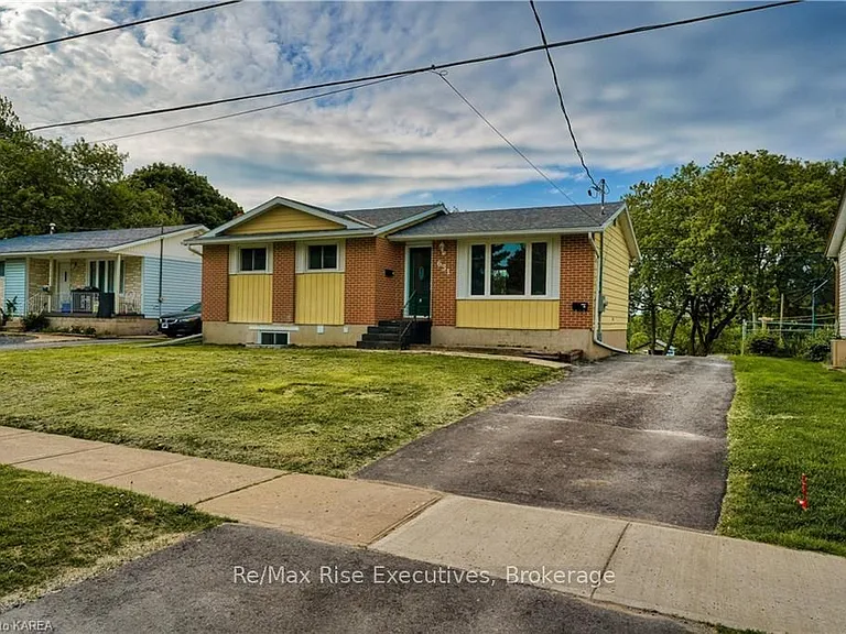 631 Aylmer Cres #1 — Photo 1